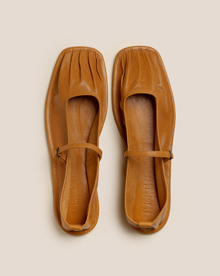 DANSA SUPPLE SHINY - Pleated-Toe Mary Jane Pump